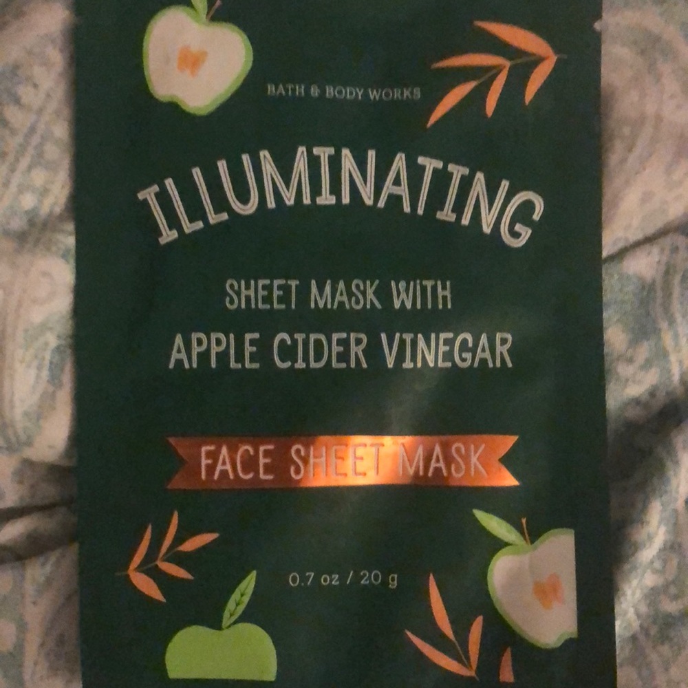 Illuminating face mask